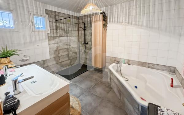 Maison à vendre    5 pièces • 134 m2 Le Revest-les-Eaux