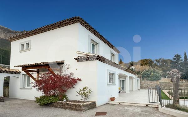 Maison à vendre    5 pièces • 134 m2 Le Revest-les-Eaux