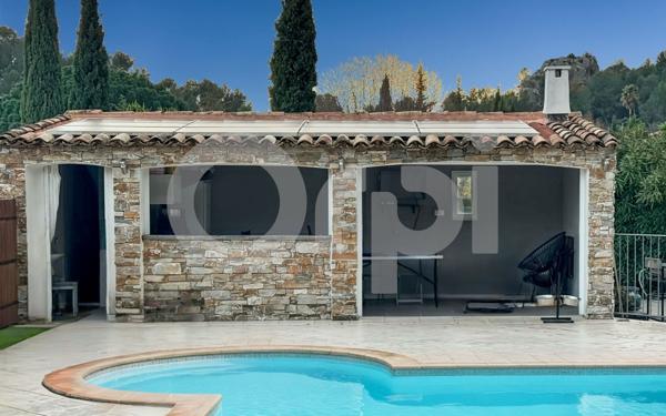 Maison à vendre    5 pièces • 134 m2 Le Revest-les-Eaux