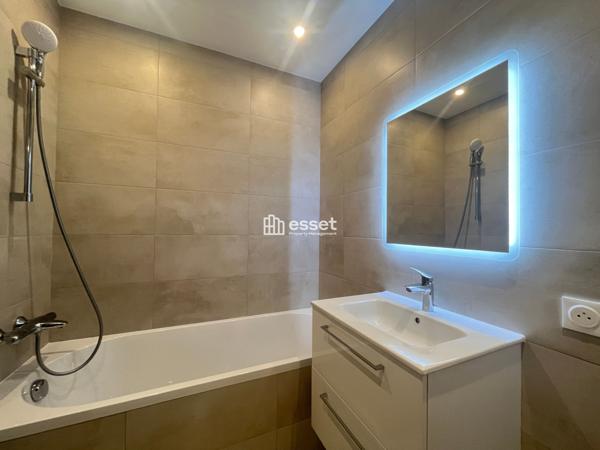 Location Appartement 3 pièces 76 m² - Paris 75015