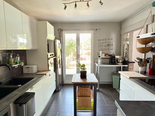 Maison en bon état vivable de plain pied avec jardin