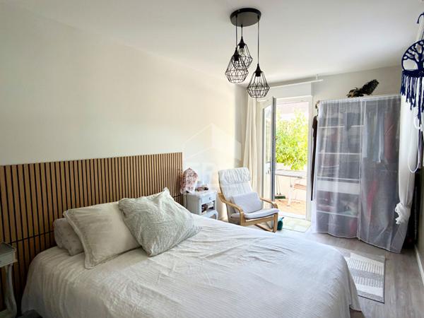 Maison en bon état vivable de plain pied avec jardin