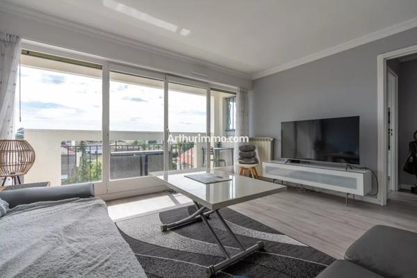 Vente                                                      Appartement
                        
                     3 pièces                      64 m2                     à Sucy-en-Brie