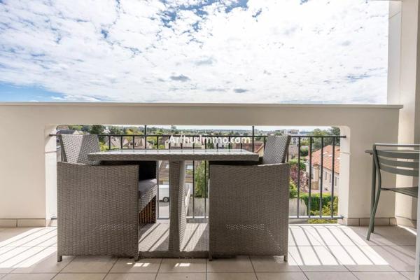 Vente                                                      Appartement
                        
                     3 pièces                      64 m2                     à Sucy-en-Brie