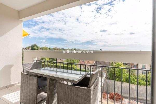 Vente                                                      Appartement
                        
                     3 pièces                      64 m2                     à Sucy-en-Brie