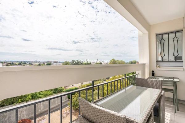 Vente                                                      Appartement
                        
                     3 pièces                      64 m2                     à Sucy-en-Brie