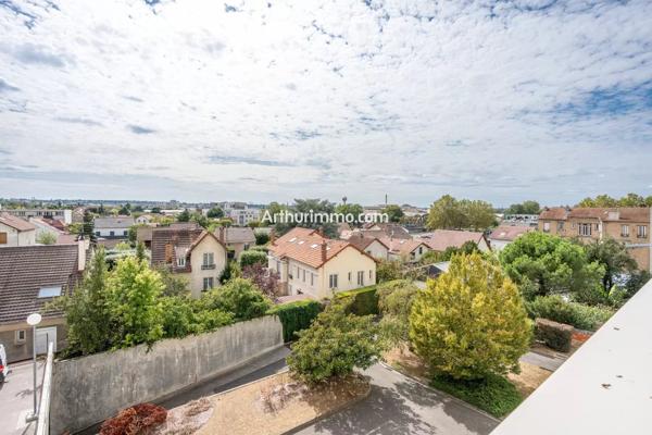Vente                                                      Appartement
                        
                     3 pièces                      64 m2                     à Sucy-en-Brie