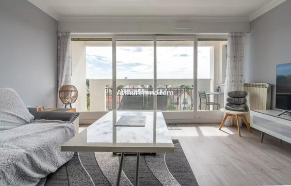 Vente                                                      Appartement
                        
                     3 pièces                      64 m2                     à Sucy-en-Brie