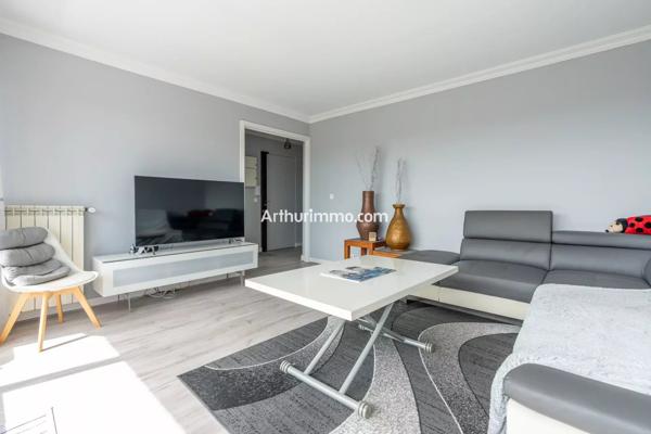 Vente                                                      Appartement
                        
                     3 pièces                      64 m2                     à Sucy-en-Brie
