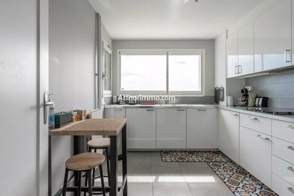 Vente                                                      Appartement
                        
                     3 pièces                      64 m2                     à Sucy-en-Brie