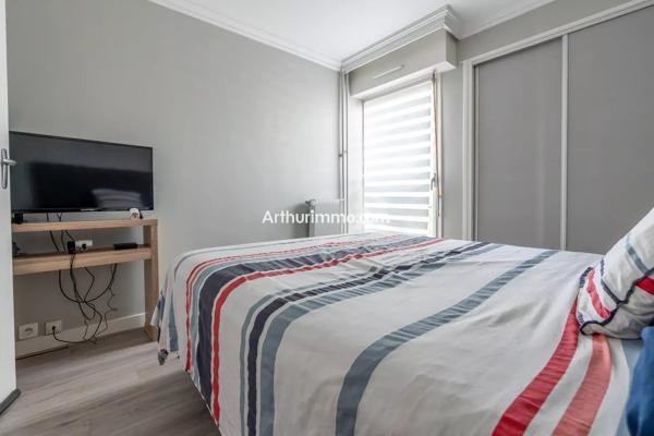 Vente                                                      Appartement
                        
                     3 pièces                      64 m2                     à Sucy-en-Brie