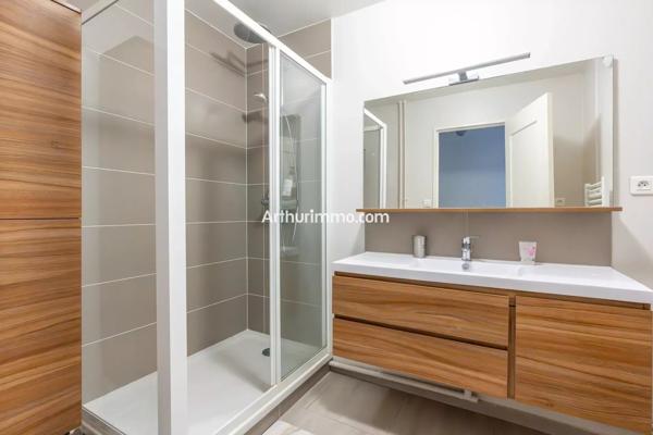 Vente                                                      Appartement
                        
                     3 pièces                      64 m2                     à Sucy-en-Brie