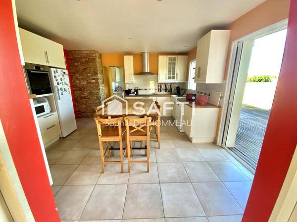 Maison familiale de plain pied,150m2, 4 chambres, sur un magnifique terrain de 2700m2 à seulement 2kms de Montaigu !