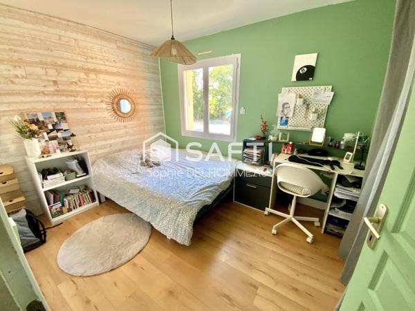 Maison familiale de plain pied,150m2, 4 chambres, sur un magnifique terrain de 2700m2 à seulement 2kms de Montaigu !