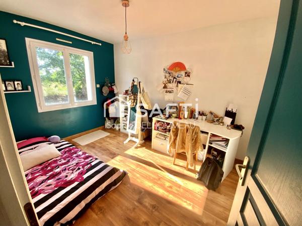 Maison familiale de plain pied,150m2, 4 chambres, sur un magnifique terrain de 2700m2 à seulement 2kms de Montaigu !