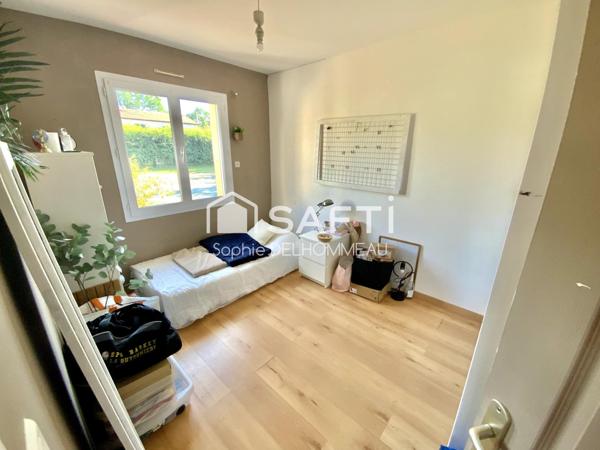 Maison familiale de plain pied,150m2, 4 chambres, sur un magnifique terrain de 2700m2 à seulement 2kms de Montaigu !