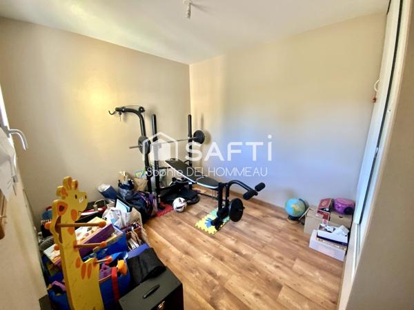 Maison familiale de plain pied,150m2, 4 chambres, sur un magnifique terrain de 2700m2 à seulement 2kms de Montaigu !