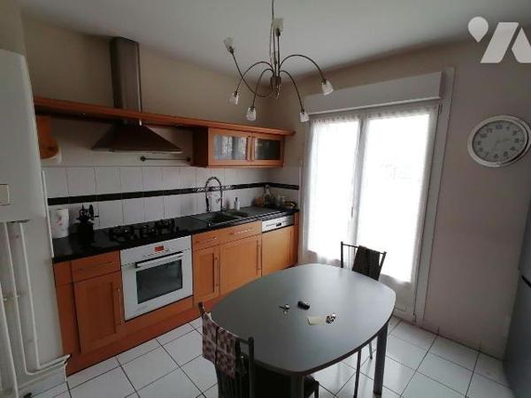 NOUVEAUTE TRENTE CINQ NOTAIRES !! RARE A LA VENTE !!! En sortie de Bourg, maison de PLAIN-PIED,...
