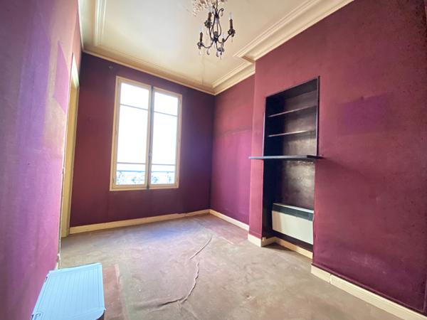 Hotel de ville - 3 pièces avec ascenseur à rénover - calme