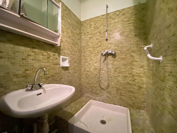 Hotel de ville - 3 pièces avec ascenseur à rénover - calme