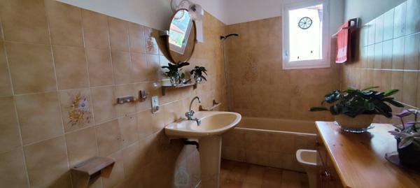 Maison de village avec terrasse et garage