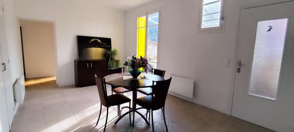 Maison de village avec terrasse et garage