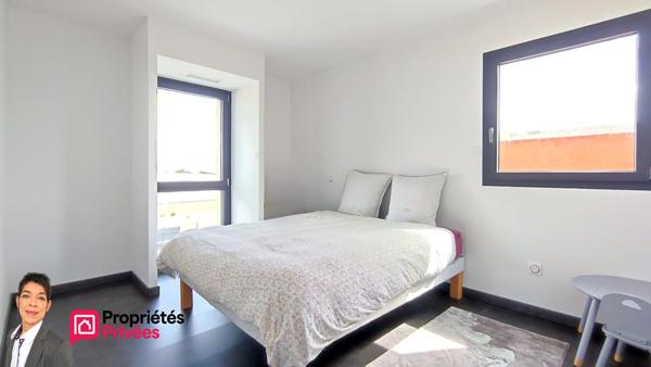MABLY (42300)  Villa contemporaine haut de gamme, piscine, dépendance