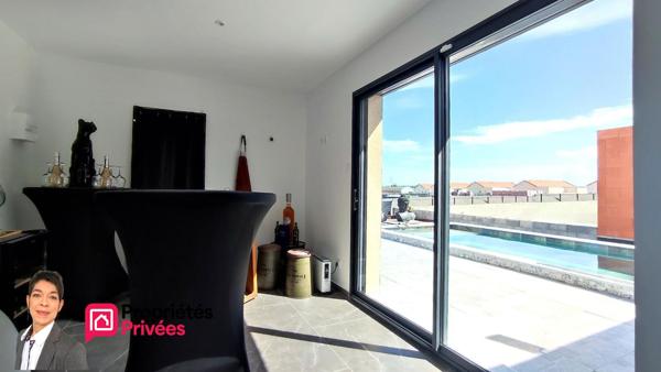 MABLY (42300)  Villa contemporaine haut de gamme, piscine, dépendance