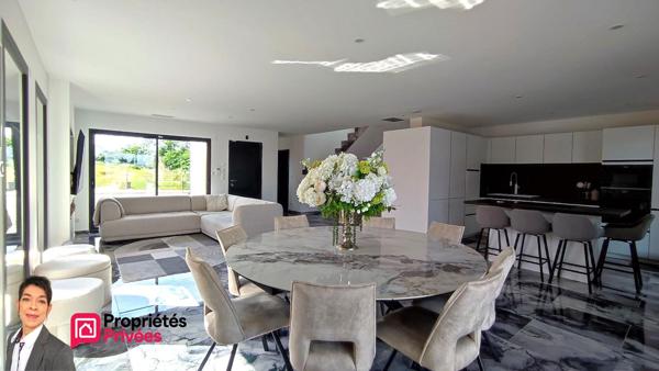 MABLY (42300)  Villa contemporaine haut de gamme, piscine, dépendance