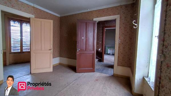 THIZY-LES-BOURGS (69240) Immeuble à réhabiliter 250 m²
