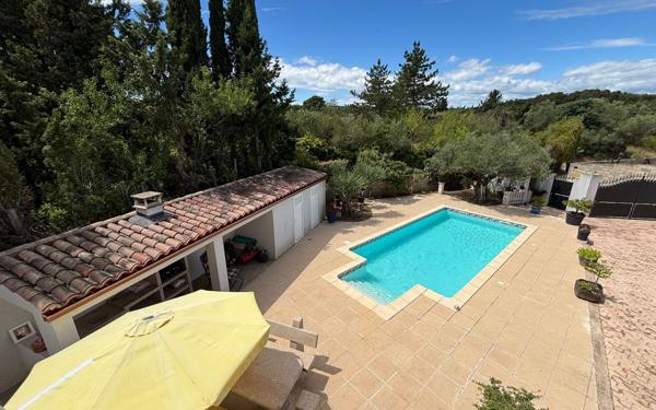 Immeuble à vendre    6 pièces •  Marguerittes