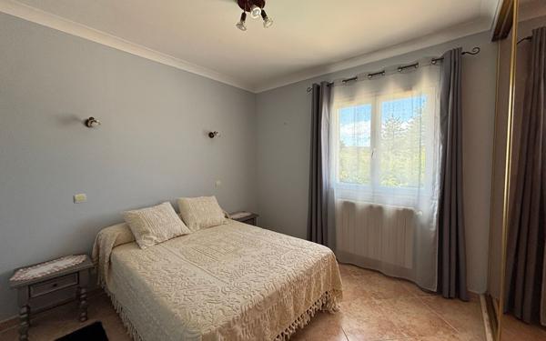 Immeuble à vendre    6 pièces •  Marguerittes