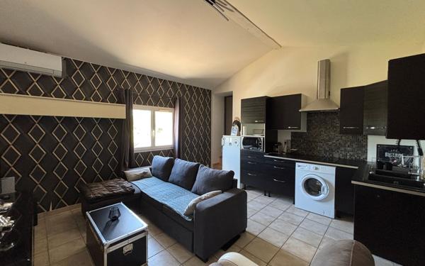 Immeuble à vendre    6 pièces •  Marguerittes