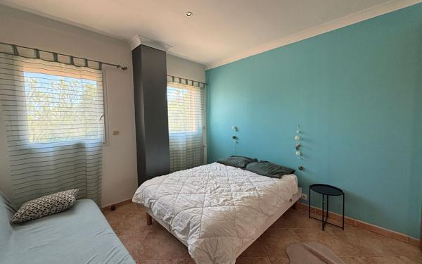 Immeuble à vendre    6 pièces •  Marguerittes