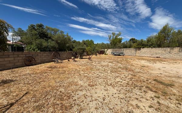 Immeuble à vendre    6 pièces •  Marguerittes