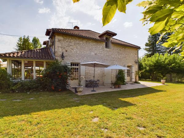 Superbe propriété en pierre avec piscine