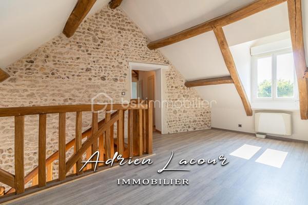 LANGON (41320) - TRÈS BELLE MAISON SOLOGNOTE, idéalement située au calme d’un charmant village proche de Romorantin-Lanthenay, venez profiter du calme et du charme d’une grande maison familiale composé au rez-de-chaussée d’un grand salon/séjour de plus de 40 m², d’une cuisine aménagée ouverte sur une salle à manger de près de 50 m², d’une suite parentale avec mezzanine, d’une salle de bain avec douche, d’un wc indépendant et d’une chaufferie. A l’étage, un grand palier dessert 3 chambres, une salle d’eau, un wc indépendant et un placard. A l’extérieur, un grand hangar de 80 m², une piscine de 6m x 3m, un carport et un puits, l’ensemble sur un terrain paysagé et arboré de plus de 2700 m².
Chauffage par géothermie, tout à l’égout, puits…
A découvrir rapidement!

Pour visiter et vous accompagner dans votre projet n'hésitez pas à me contacter, ADRIEN LACOUR.
- ESTIMATION GRATUITE DE VOTRE BIEN -