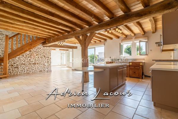 LANGON (41320) - TRÈS BELLE MAISON SOLOGNOTE, idéalement située au calme d’un charmant village proche de Romorantin-Lanthenay, venez profiter du calme et du charme d’une grande maison familiale composé au rez-de-chaussée d’un grand salon/séjour de plus de 40 m², d’une cuisine aménagée ouverte sur une salle à manger de près de 50 m², d’une suite parentale avec mezzanine, d’une salle de bain avec douche, d’un wc indépendant et d’une chaufferie. A l’étage, un grand palier dessert 3 chambres, une salle d’eau, un wc indépendant et un placard. A l’extérieur, un grand hangar de 80 m², une piscine de 6m x 3m, un carport et un puits, l’ensemble sur un terrain paysagé et arboré de plus de 2700 m².
Chauffage par géothermie, tout à l’égout, puits…
A découvrir rapidement!

Pour visiter et vous accompagner dans votre projet n'hésitez pas à me contacter, ADRIEN LACOUR.
- ESTIMATION GRATUITE DE VOTRE BIEN -