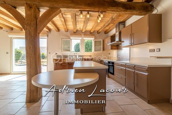 LANGON (41320) - TRÈS BELLE MAISON SOLOGNOTE, idéalement située au calme d’un charmant village proche de Romorantin-Lanthenay, venez profiter du calme et du charme d’une grande maison familiale composé au rez-de-chaussée d’un grand salon/séjour de plus de 40 m², d’une cuisine aménagée ouverte sur une salle à manger de près de 50 m², d’une suite parentale avec mezzanine, d’une salle de bain avec douche, d’un wc indépendant et d’une chaufferie. A l’étage, un grand palier dessert 3 chambres, une salle d’eau, un wc indépendant et un placard. A l’extérieur, un grand hangar de 80 m², une piscine de 6m x 3m, un carport et un puits, l’ensemble sur un terrain paysagé et arboré de plus de 2700 m².
Chauffage par géothermie, tout à l’égout, puits…
A découvrir rapidement!

Pour visiter et vous accompagner dans votre projet n'hésitez pas à me contacter, ADRIEN LACOUR.
- ESTIMATION GRATUITE DE VOTRE BIEN -