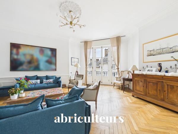 Splendide appartement familial d'environ 200m² dans un immeuble ancien en vente à Nantes (44000)