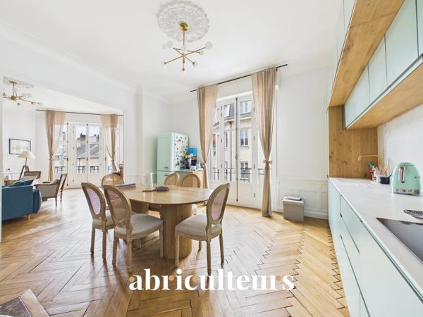 Splendide appartement familial d'environ 200m² dans un immeuble ancien en vente à Nantes (44000)