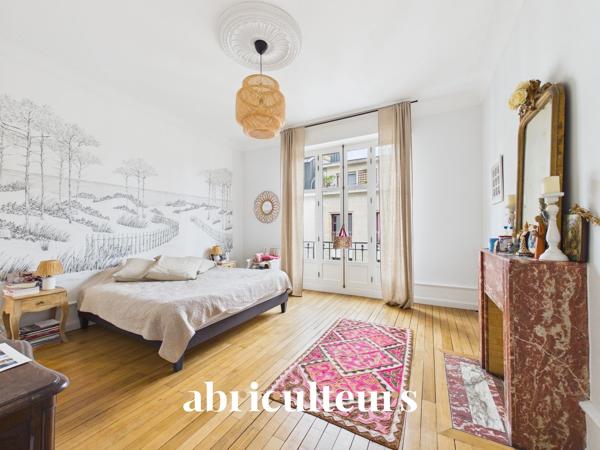 Splendide appartement familial d'environ 200m² dans un immeuble ancien en vente à Nantes (44000)