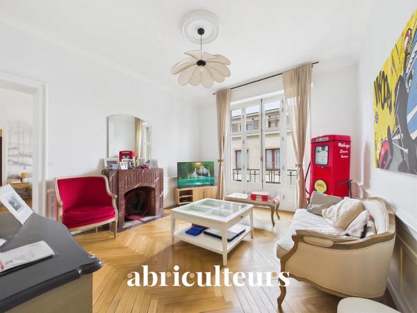 Splendide appartement familial d'environ 200m² dans un immeuble ancien en vente à Nantes (44000)