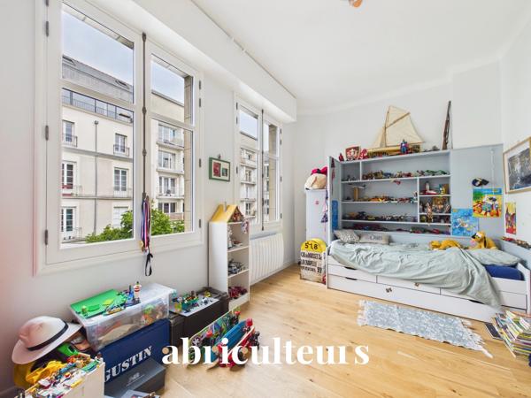 Splendide appartement familial d'environ 200m² dans un immeuble ancien en vente à Nantes (44000)