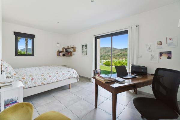 Maison à vendre  5 pièces - 185 m2 COGOLIN - 83