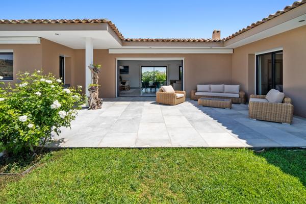 Maison à vendre  5 pièces - 185 m2 COGOLIN - 83