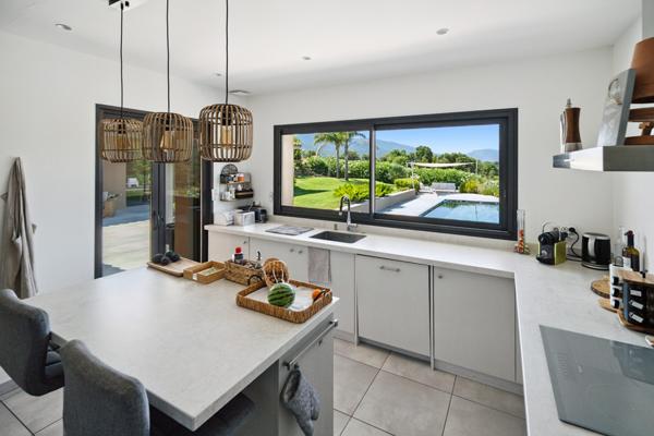 Maison à vendre  5 pièces - 185 m2 COGOLIN - 83