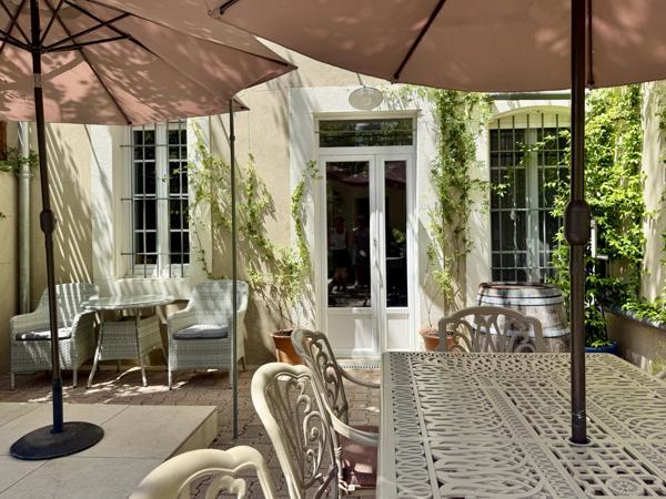 Superbe maison de ville en pierre au bord du Canal du Midi