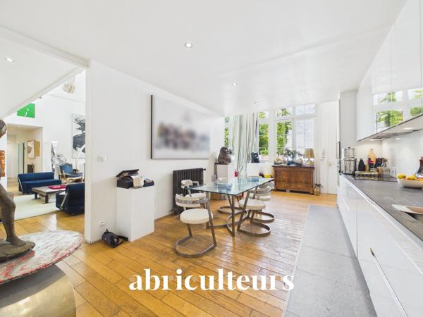 Maison de 250 m² au calme absolu avec terrasse d'exception et studio indépendant Coeur de ville proche cathédrale