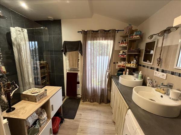 Maison à vendre |  Montrol-Sénard |  5 pièces | 124 m²